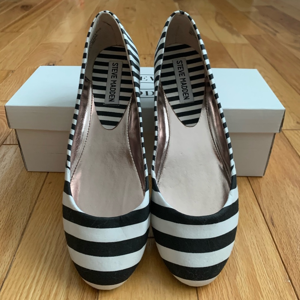 NWOT Steve Madden Hiko Black & White Striped Flats